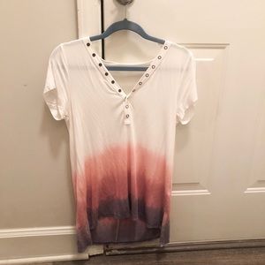 Small American Eagle Tee with back cut out.